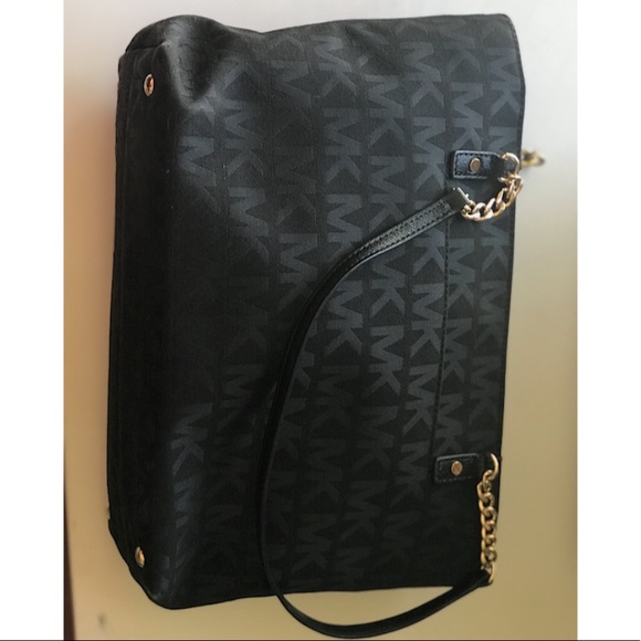 black michael kors purse - Picture 5 of 7